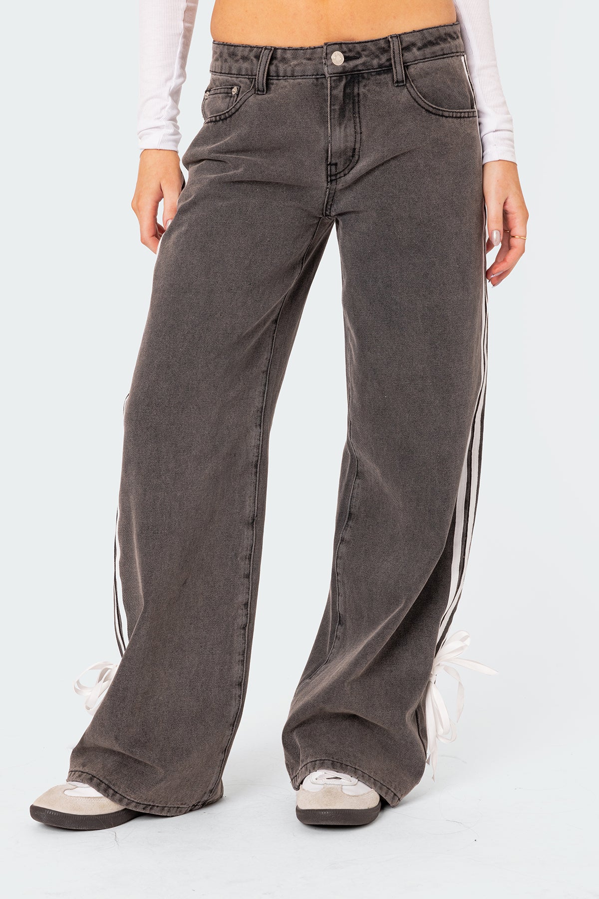 Ribbon Washed Low Rise Baggy Jeans