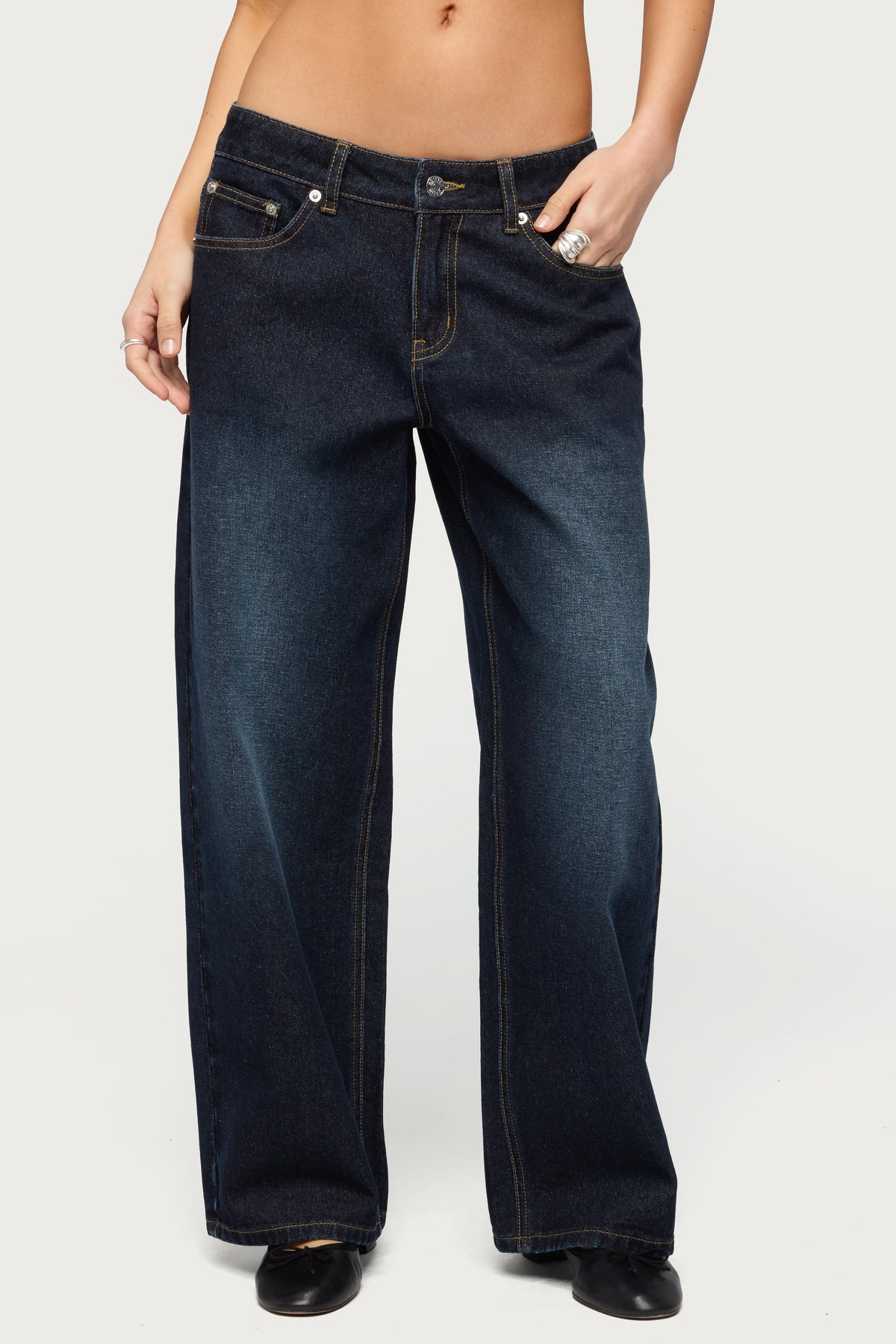 Petite Raelynn Washed Low Rise Baggy Jeans
