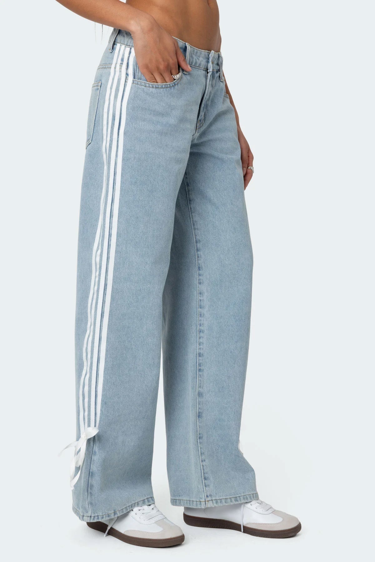 Ribbon Washed Low Rise Baggy Jeans