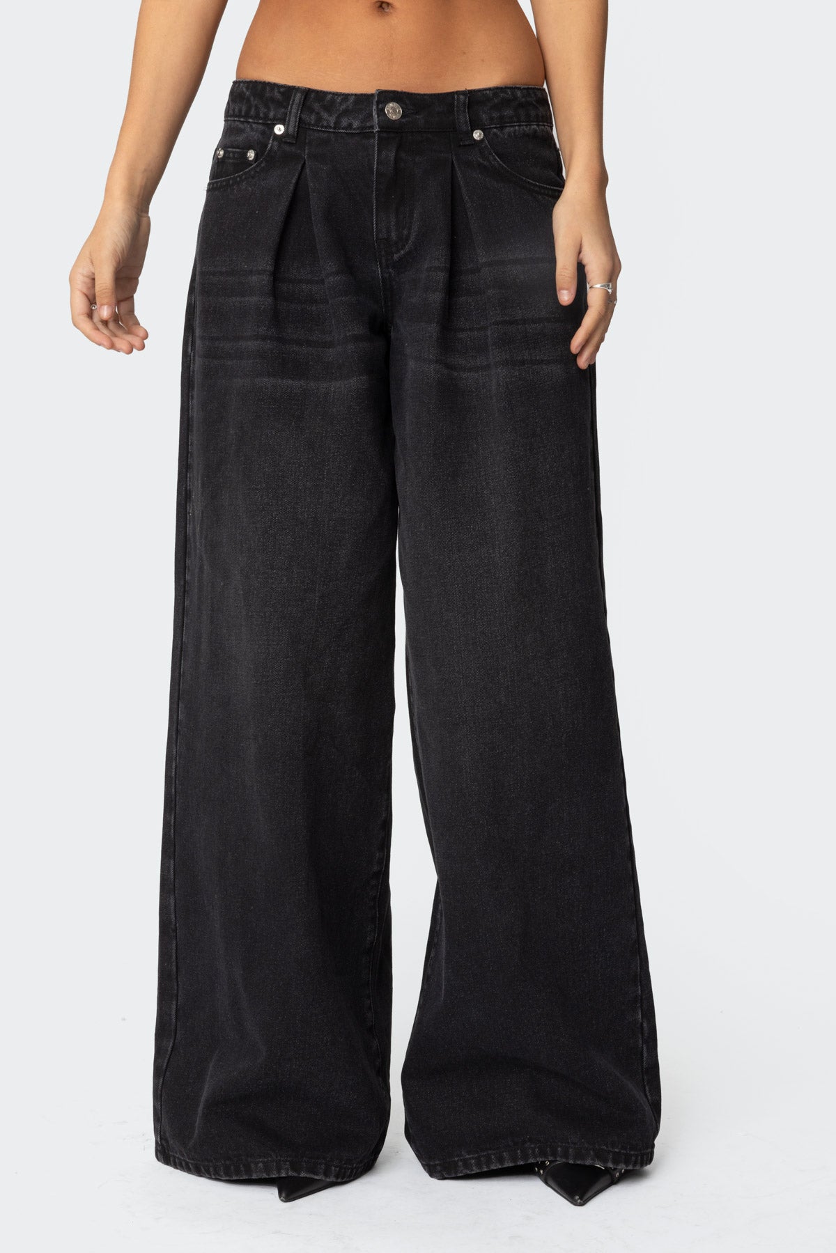 Pleated Detail Low Rise Baggy Jeans