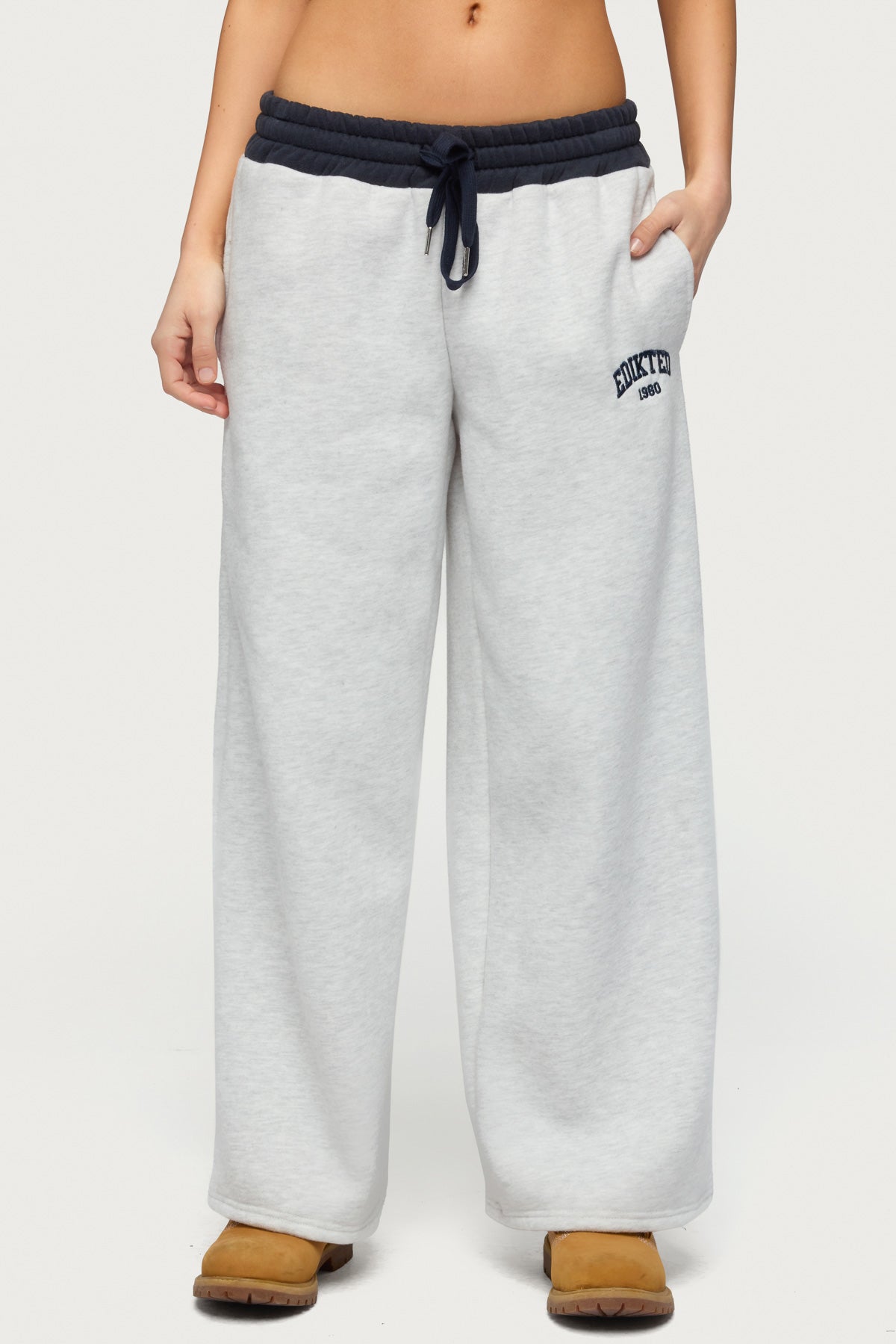 Petite Edikted Contrast Embroidered Sweatpants